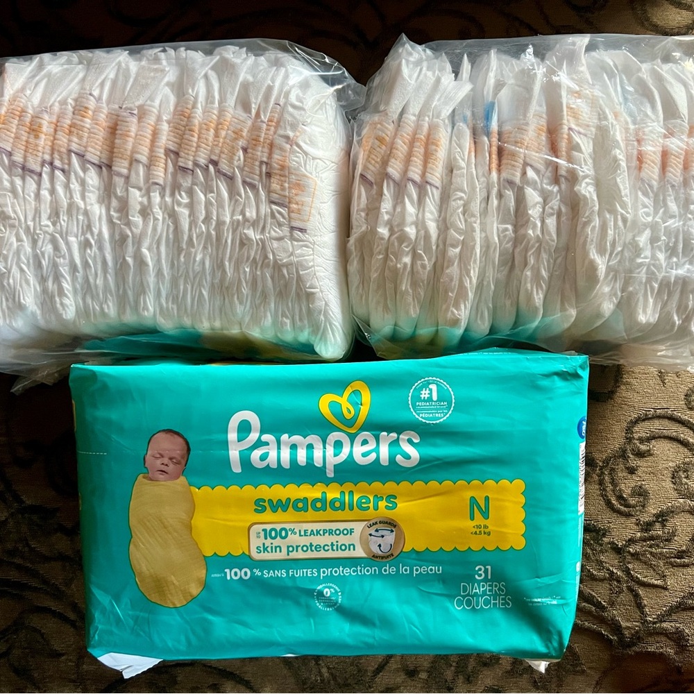 Pampers Swaddlers & Parents Choice Newborn Diapers - White